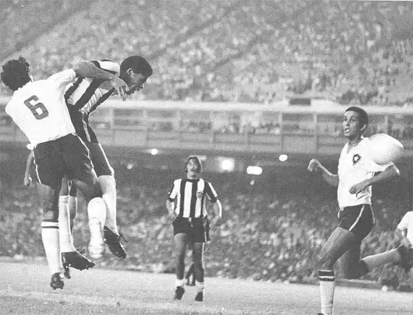 Neste lance, Dario marca o gol do título brasileiro de 1971