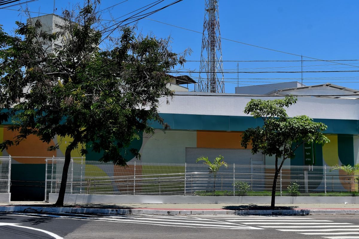 Restaurante Popular de Vitória foi reestruturado, inclusive com pintura da parte externa por Fernando Madeira