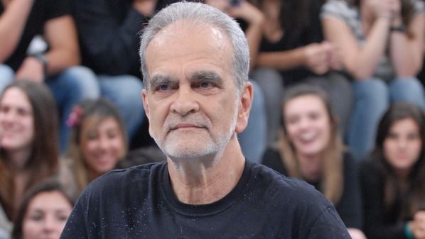 Informação foi apurada pelo UOL, mas ainda não há detalhes do que motivou a internação