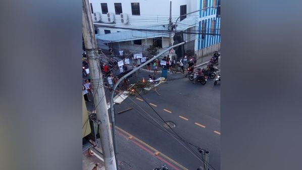 Emanuel Nascimento dos Santos, de 18 anos, foi baleado pela PM e não resistiu; moradores afirmam que ele não estava envolvido no confronto