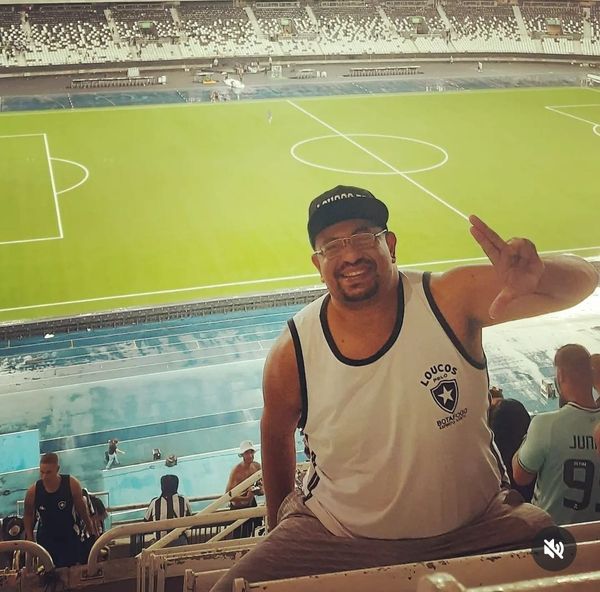Robson Santos liderou a comitiva da torcida organizada. 