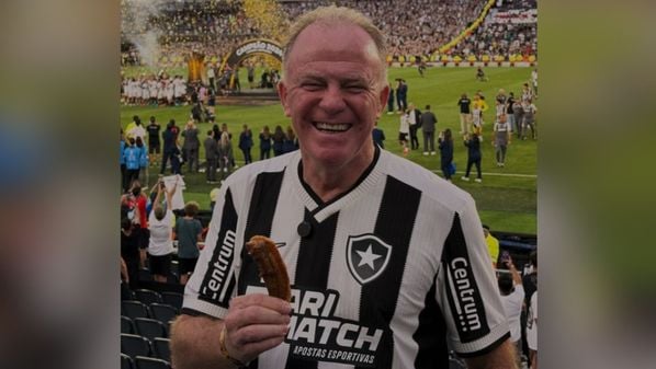 Governador festejou a conquista da Libertadores, no estádio Monumental, em Buenos Aires, exibindo um torresmo, que ajudou a dar sorte ao time carioca