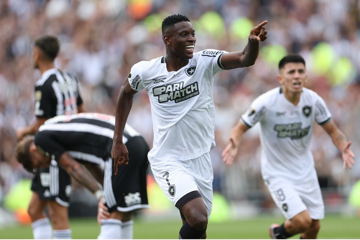 Luiz Henrique abriu o placar para o Botafogo e depois sofreu o pênalti que resultou no segundo gol do clube carioca