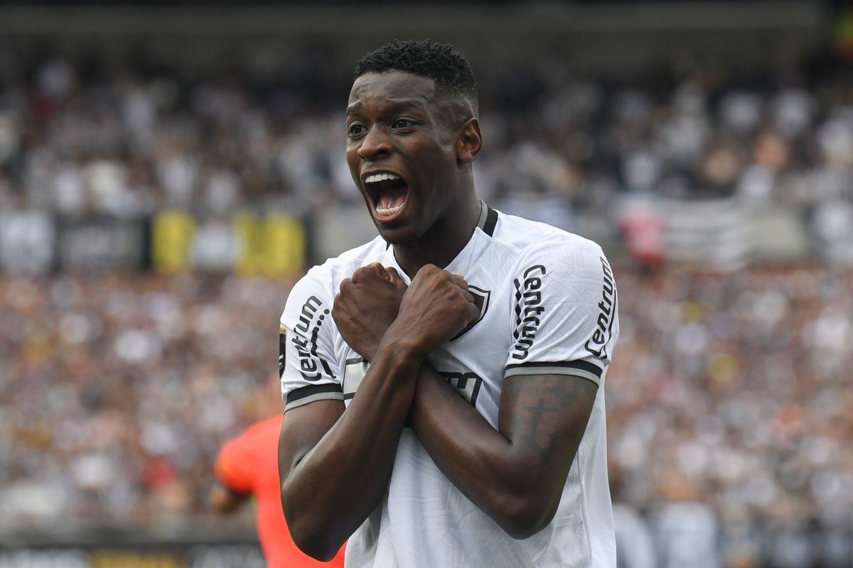 Luiz Henrique, do Botafogo, comemora   após marcar o primeiro gol de seu time   contra o Atlético Mineiro durante a   final da Copa Libertadores, no estádio   Monumental, em Buenos Aires, na   Argentina