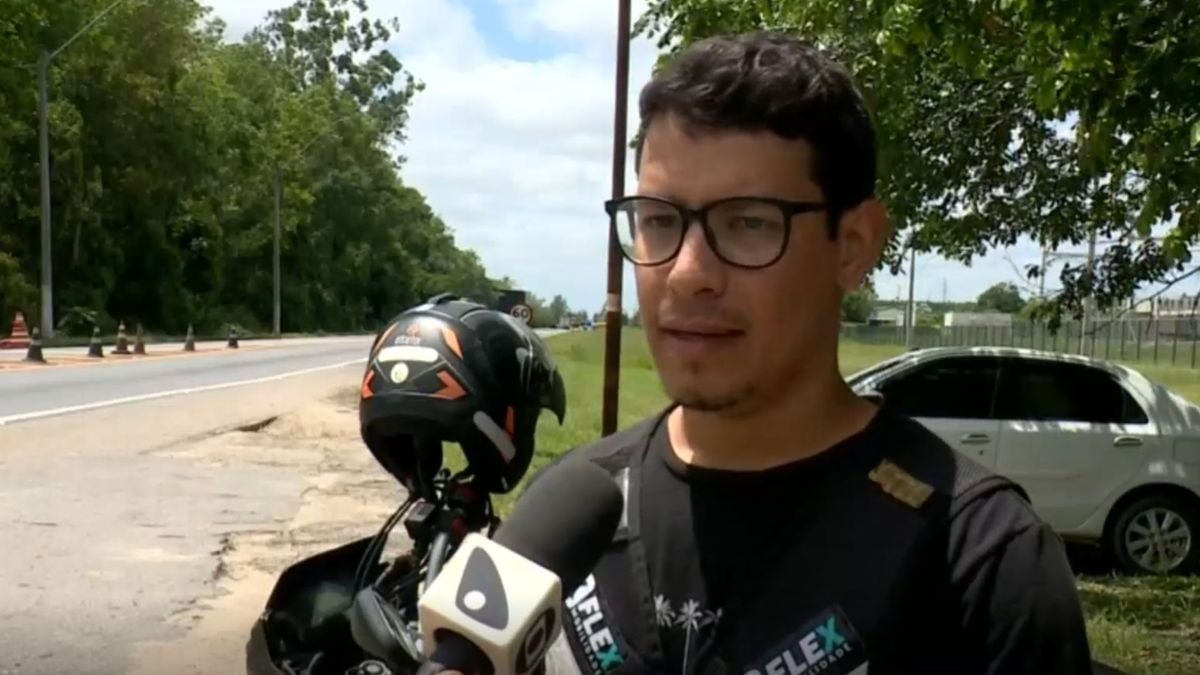 O mototaxista Daniel Freire durante entrevista 