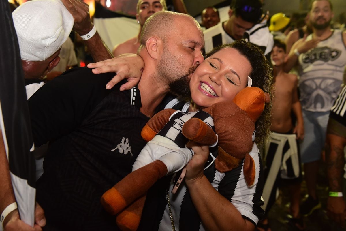 Torcedores do Botafogo comemoram título da Libertadores em Vila Velha por Ricardo Medeiros