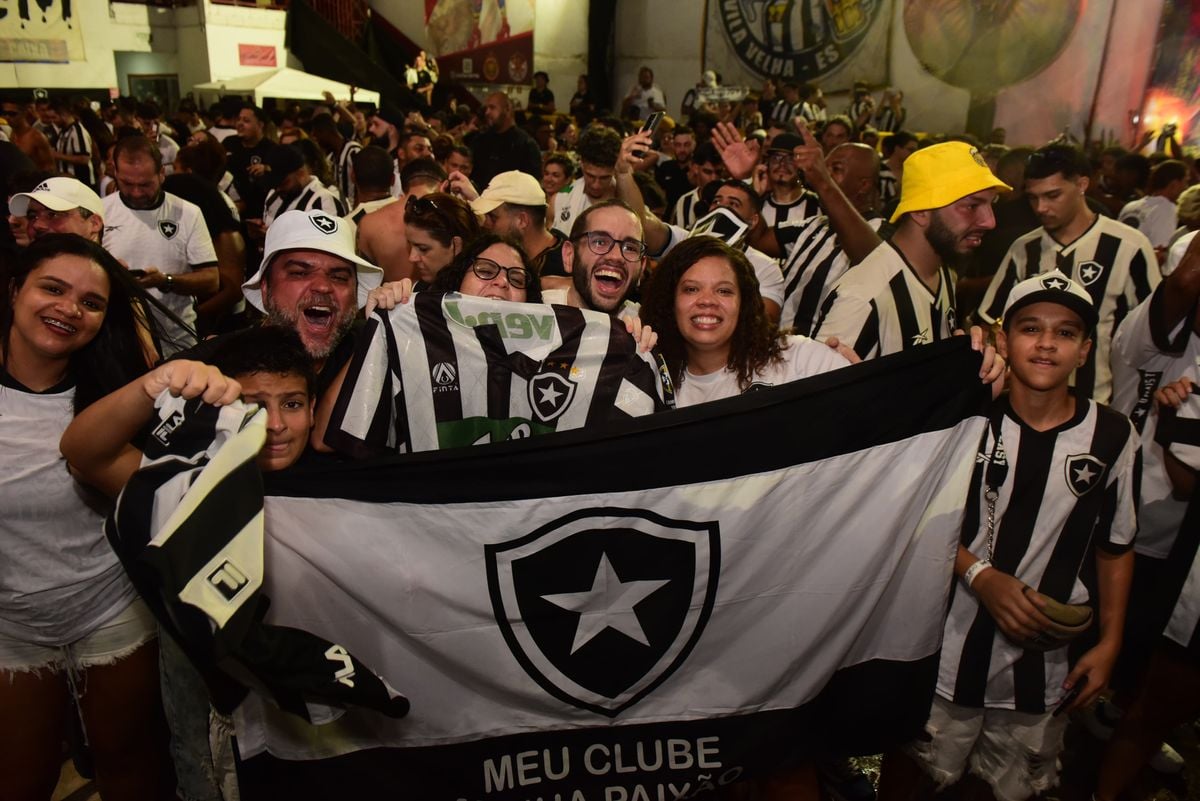 Torcedores do Botafogo comemoram título da Libertadores em Vila Velha por Ricardo Medeiros