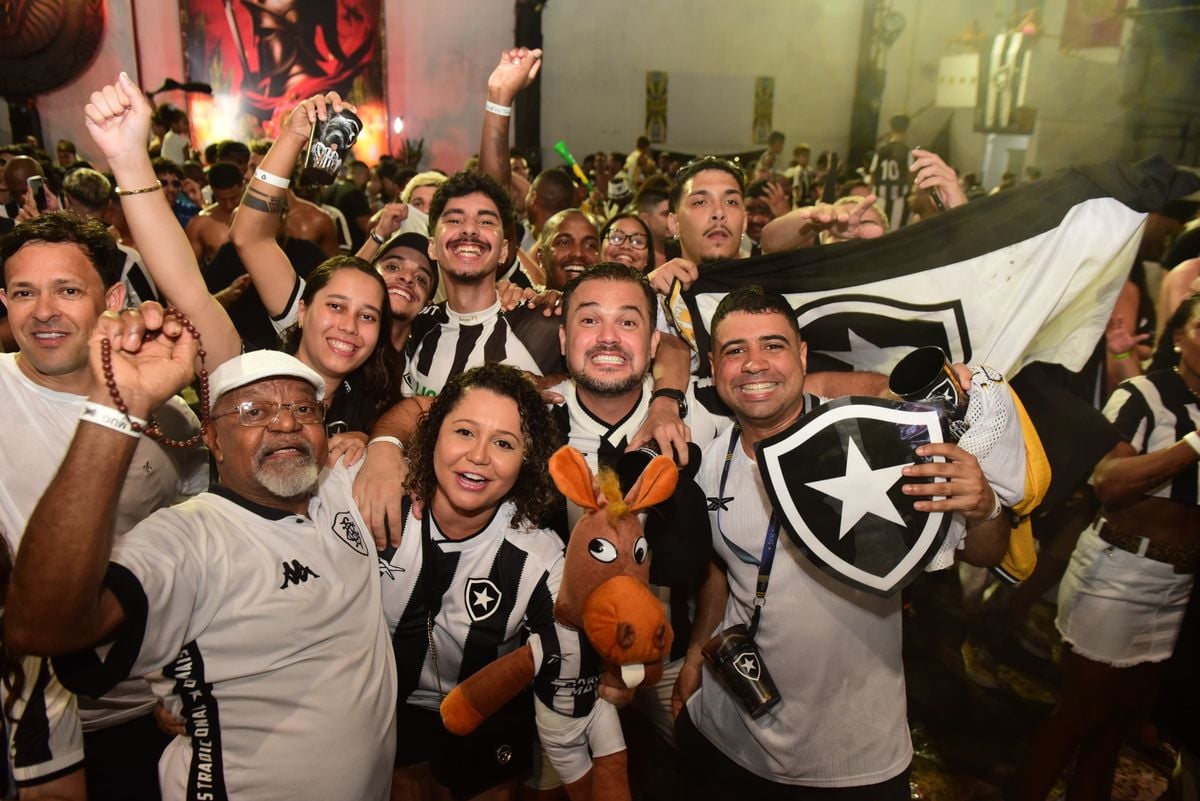 Torcedores do Botafogo comemoram título da Libertadores em Vila Velha por Ricardo Medeiros