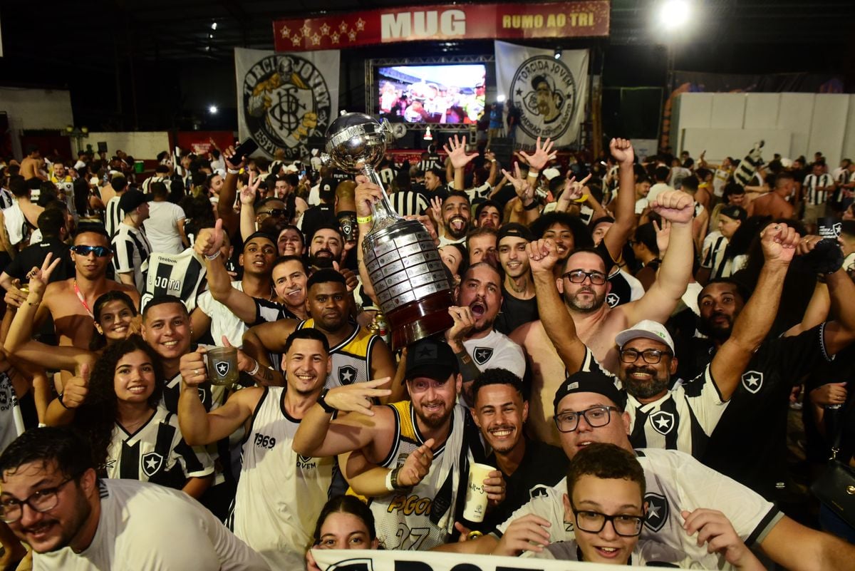 Torcedores do Botafogo comemoram título da Libertadores em Vila Velha por Ricardo Medeiros
