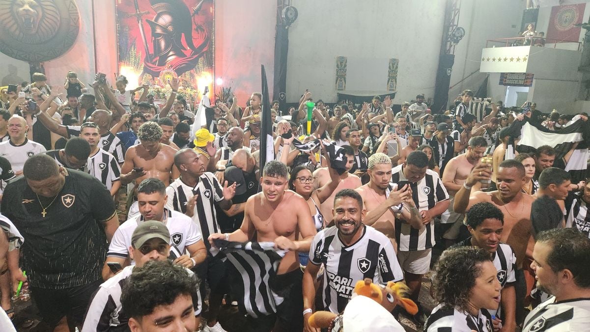 Torcedores do ES comemoram título do Botafogo na Libertadores por Ricardo Medeiros