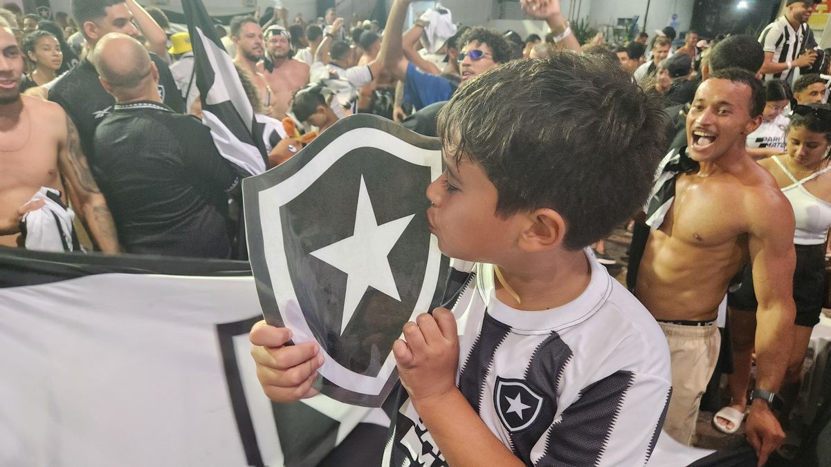 Torcedores do ES comemoram título do Botafogo na Libertadores por Ricardo Medeiros