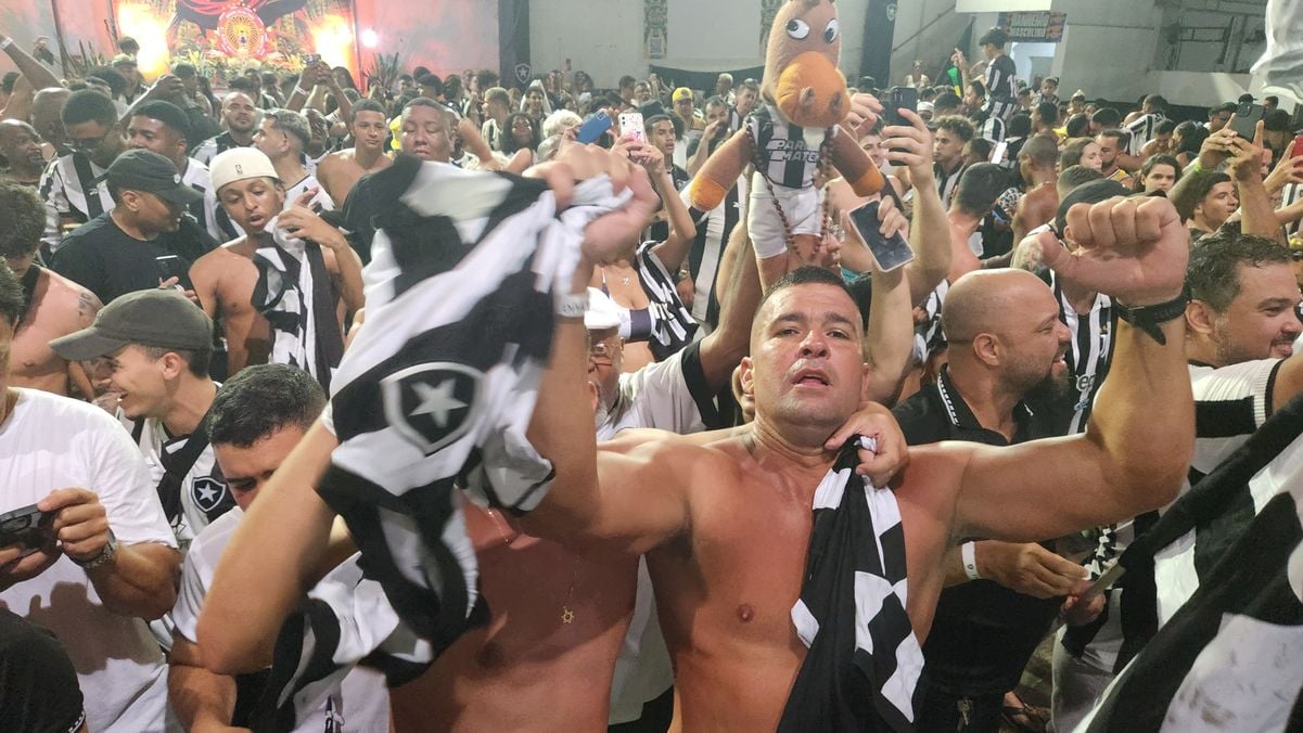 Torcedores do ES comemoram título do Botafogo na Libertadores por Ricardo Medeiros