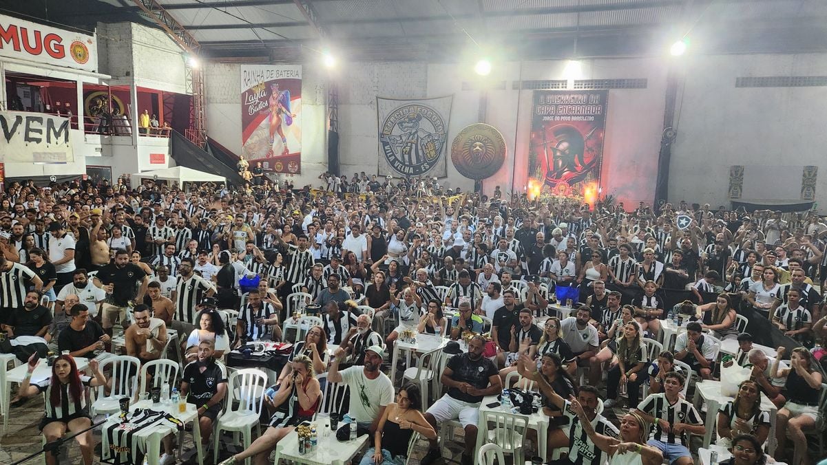 Torcedores do ES comemoram título do Botafogo na Libertadores por Ricardo Medeiros