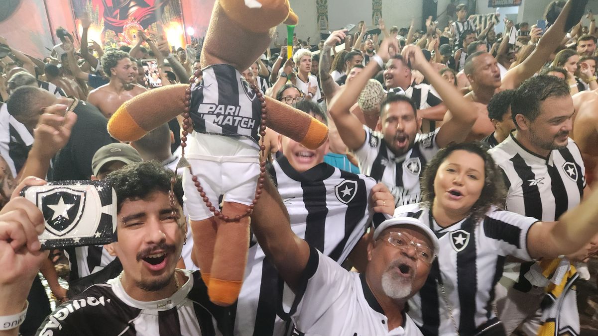 Torcedores do ES comemoram título do Botafogo na Libertadores por Ricardo Medeiros