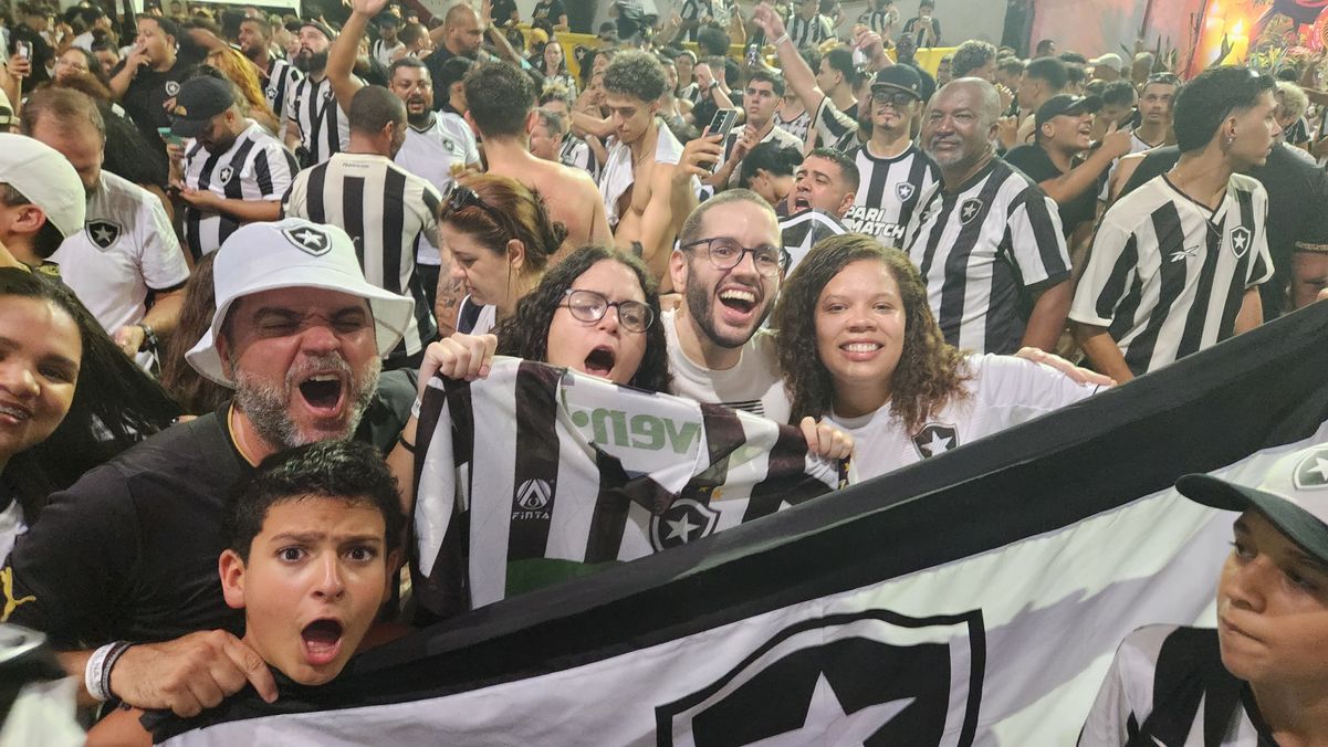 Torcedores do ES comemoram título do Botafogo na Libertadores por Ricardo Medeiros