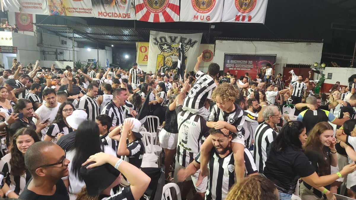 Torcedores do ES comemoram título do Botafogo na Libertadores por Ricardo Medeiros