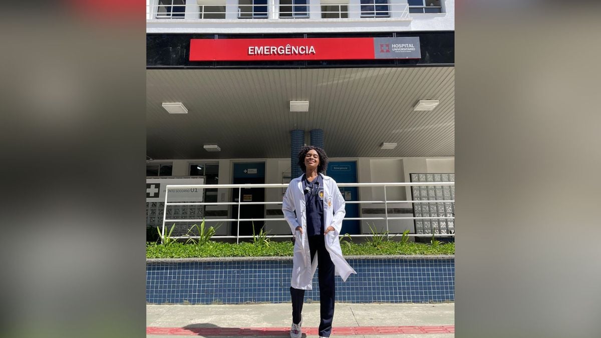Genesa Fariana, nascida no Gabão, estudante de Medicina na Ufes