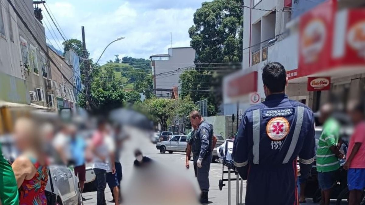 Idoso é atropelado por moto ao atravessar rua no Centro de Castelo