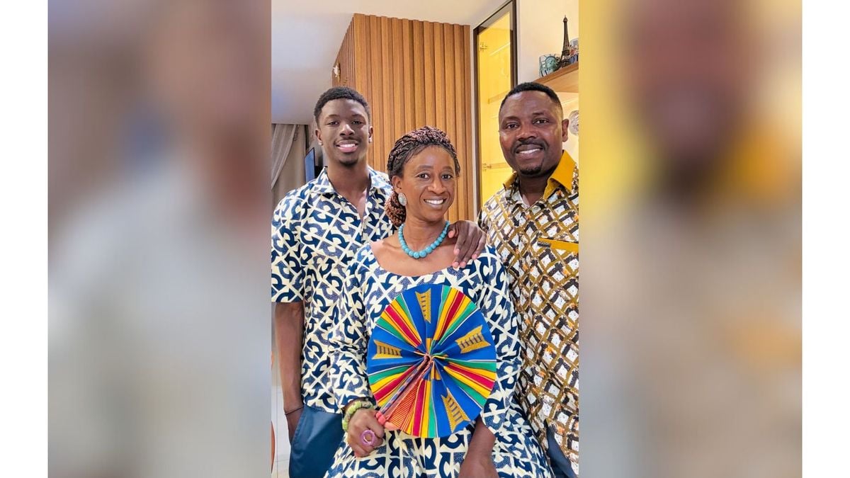 Patrício Baionco Biague, professor nascido em Guiné-Bissau, com a família