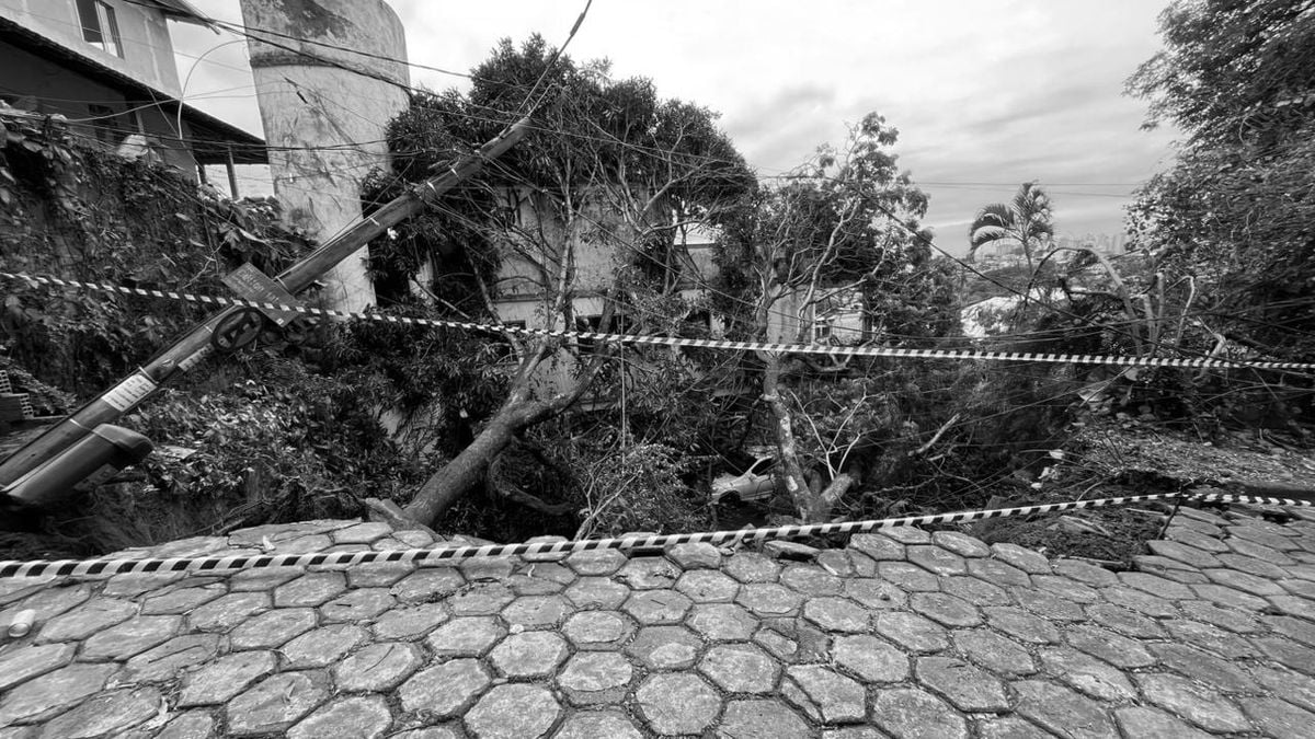 Deslizamento de terra no bairro Joana D'Arc, após chuva volumosa em Vitória