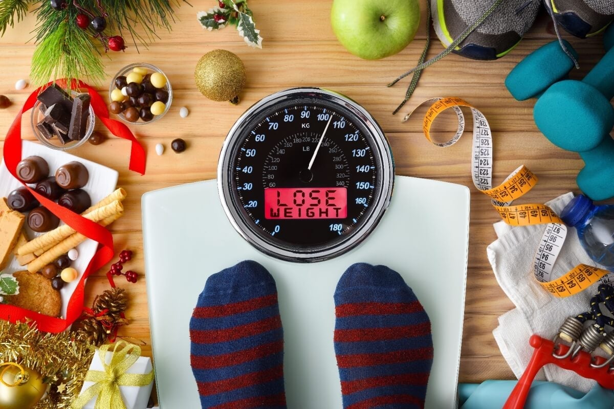 Perder peso antes das festas é possível com mudanças no consumo diário de calorias e exercício físico (Imagem: Davizro Photography | Shutterstock)