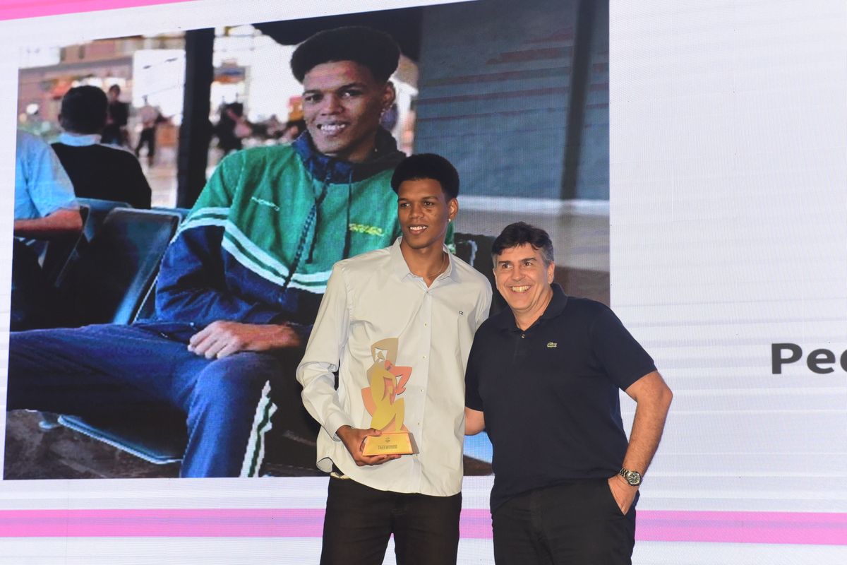 Premiação dos Melhores de 2024 do esporte capixaba, no salão de eventos do Clube Alvares Cabral, Vitória. por Carlos Alberto Silva