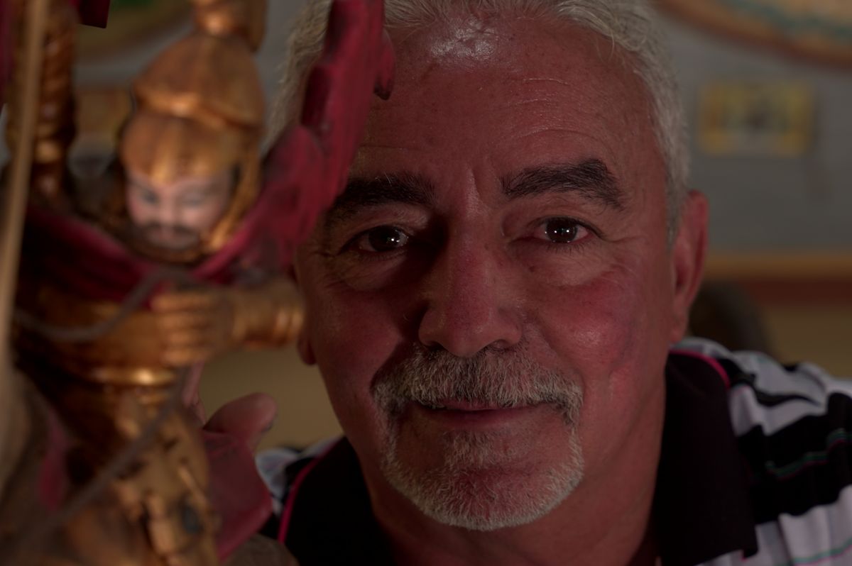 Wanderley Alencar Diniz, escultor que faz santos artesanalmente em Jacaraípe por Ricardo Medeiros