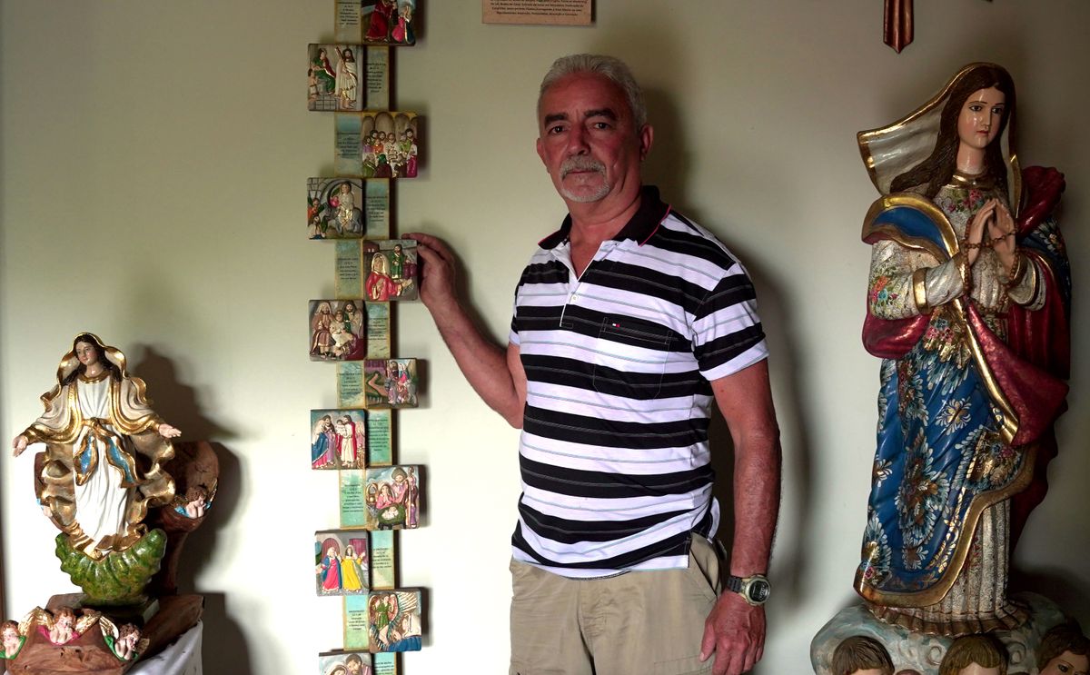 Wanderley Alencar Diniz, escultor que faz santos artesanalmente em Jacaraipe por Ricardo Medeiros