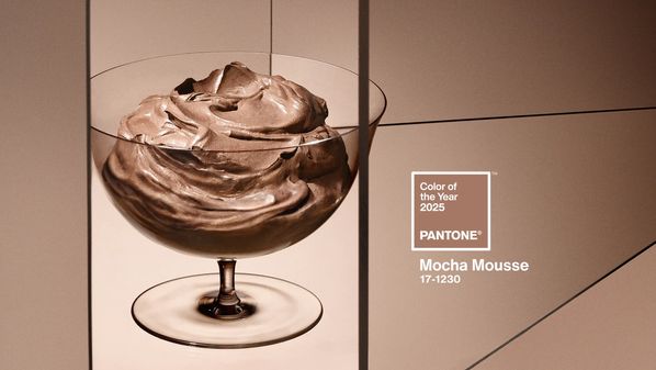 A consultoria de cores anunciou como cor do ano um tom de marrom quente que remete ao chocolate, cacau e café