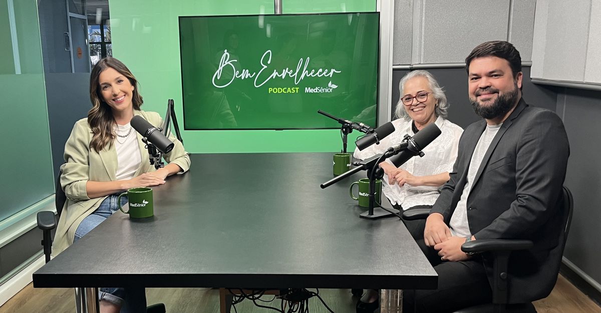 Naiara Arpini, Madis e Maycon Oliveira durante a gravação do 11º episódio do Podcast Bem Envelhecer MedSênior