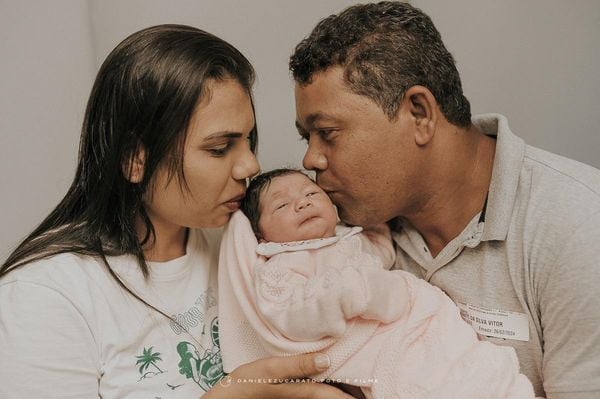 Rosane Raimundo Faria, Renato da Silva Vitor e a pequena Sarah (pais e filha).