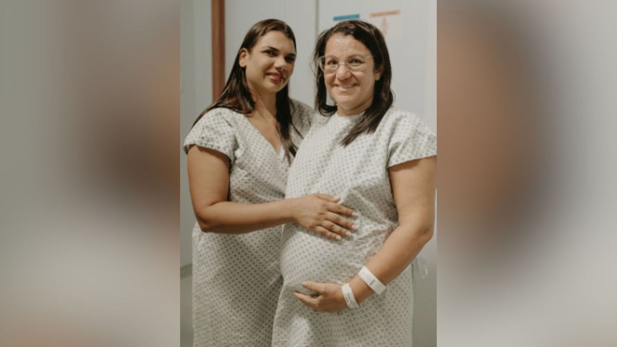 Miriam Cristina Vieira Correa, de óculos, gerou a bebê da cunhada Rosane Raimundo Faria
