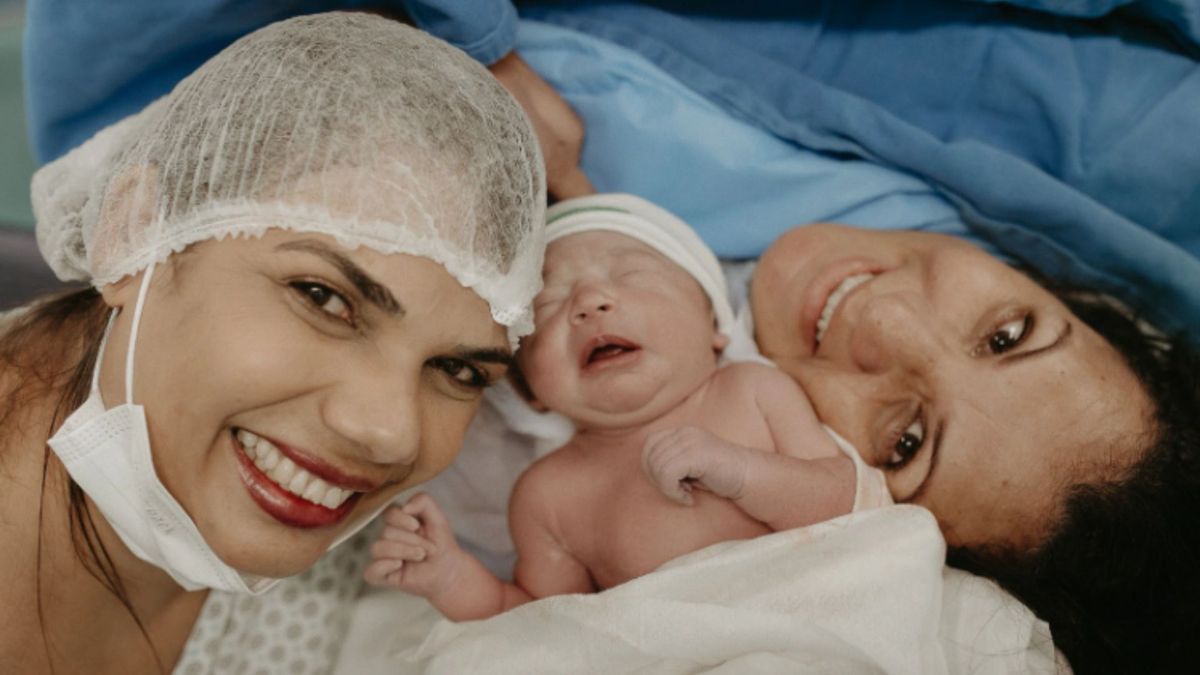 Miriam, Rosane e Sarah no dia do nascimento da bebê