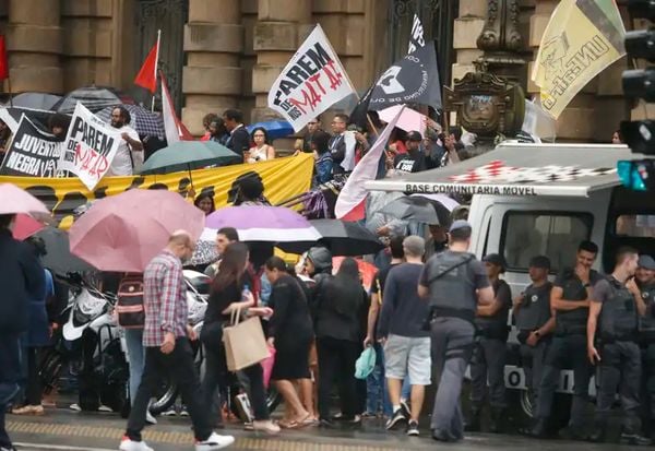 Protesto em São Paulo pede a saída de Ferite