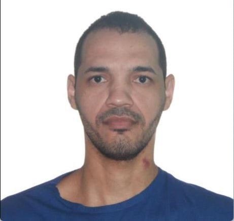 Robson Santos da Silva, vulgo "Caveira” está foragido por Divulgação | Polícia Civil