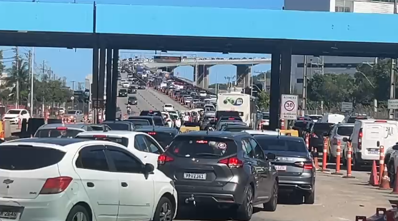 Trânsito na Terceira Ponte na tarde desta sexta-feira (6)