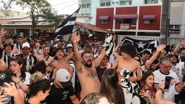 Savarino e Gregore marcam os gols da vitória por 2 a 1, garantindo mais uma conquista para o clube, também campeão da Libertadores neste ano