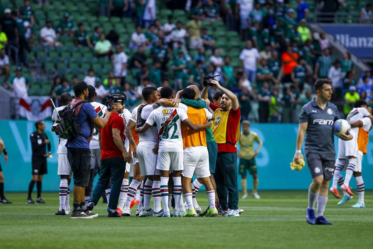 Jogadores do Fluminense comemoraram muito após o apito final. Sensação de alívio