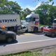 Imagem - Acidente com duas carretas, guincho e carro fere uma pessoa e trava a BR 101 em Anchieta