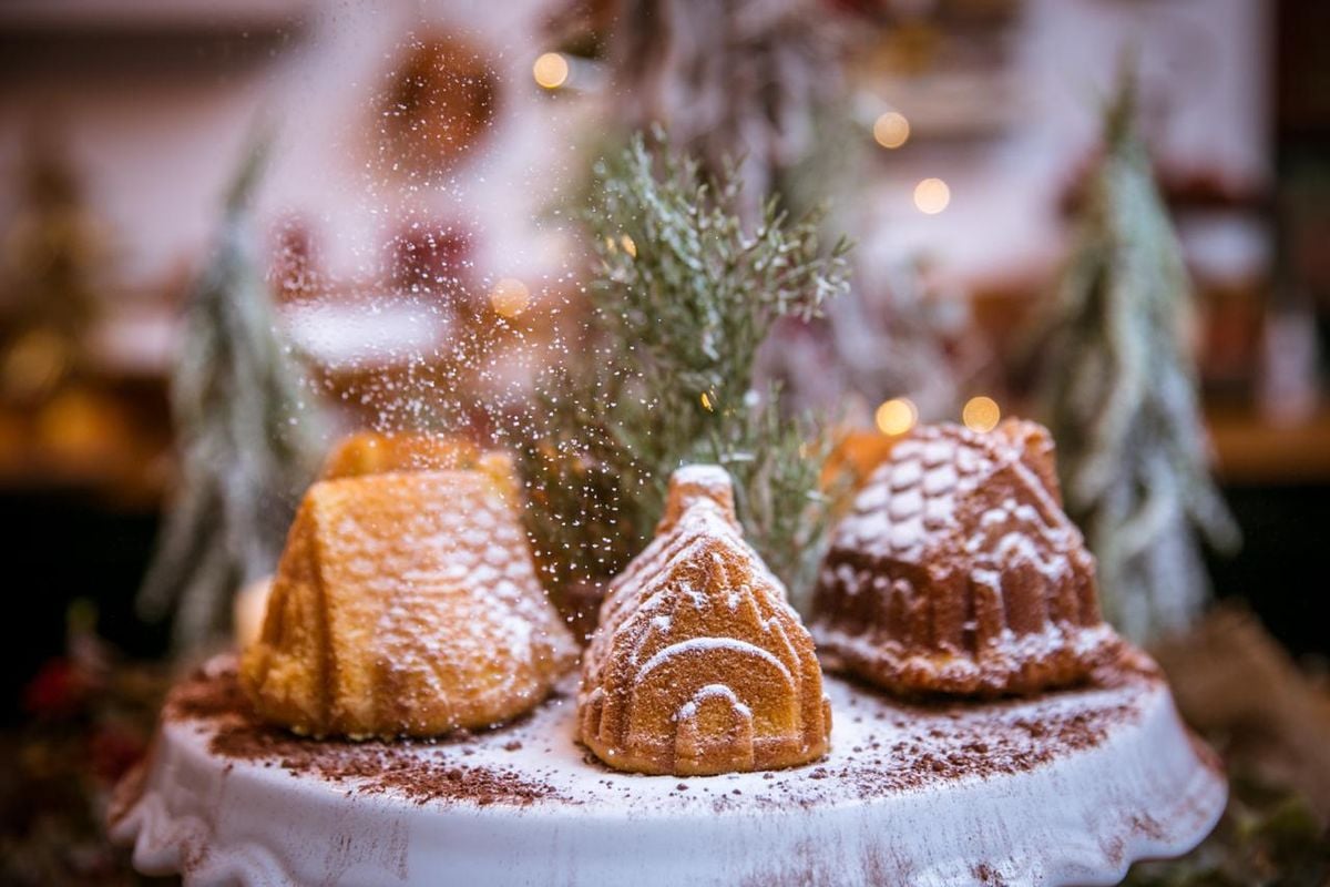 Bolo de laranja em forma de casinhas de Natal do bistrô Caçarola 