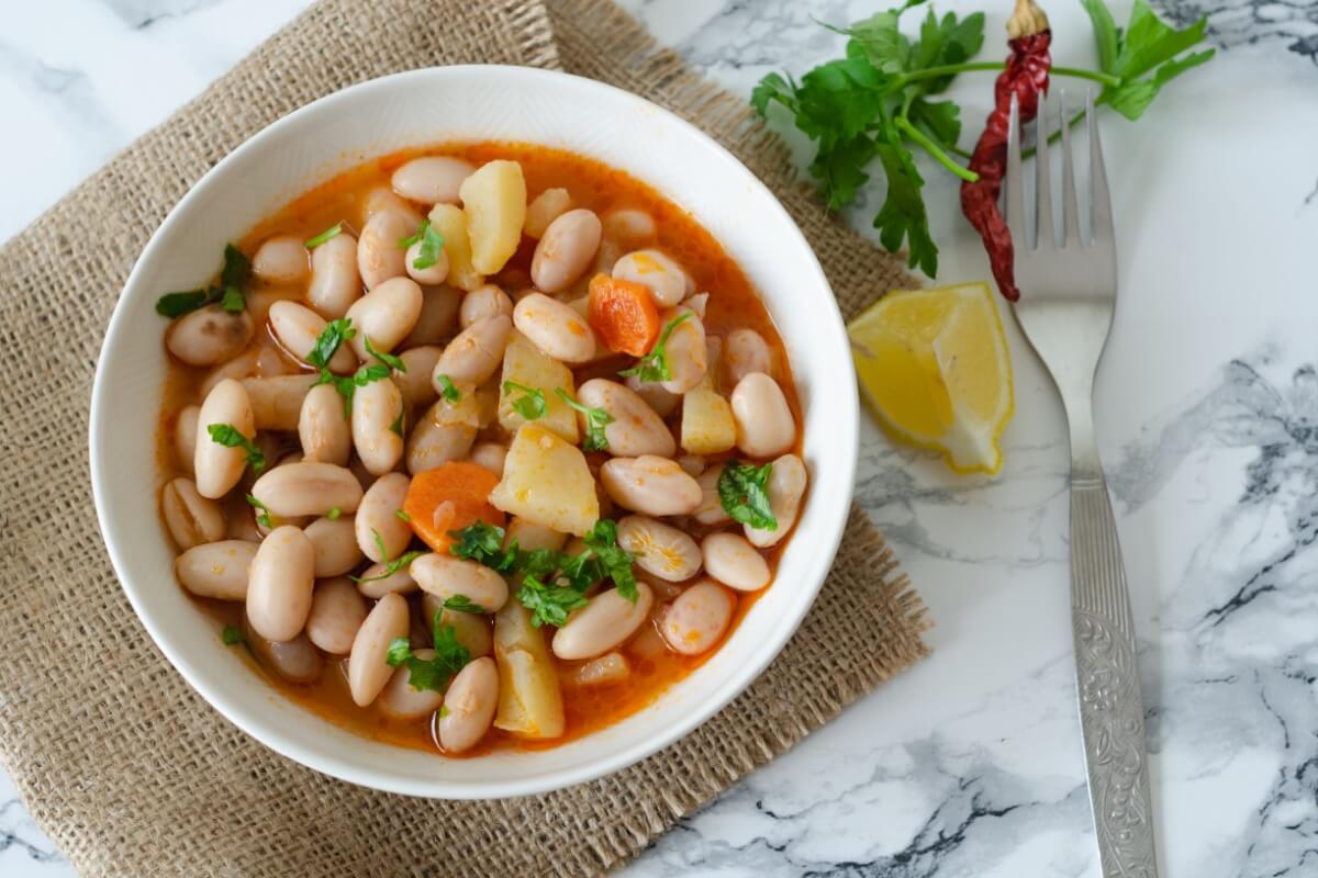 Sopa de feijão-branco (Imagem: Nazile Keskin | Shutterstock)