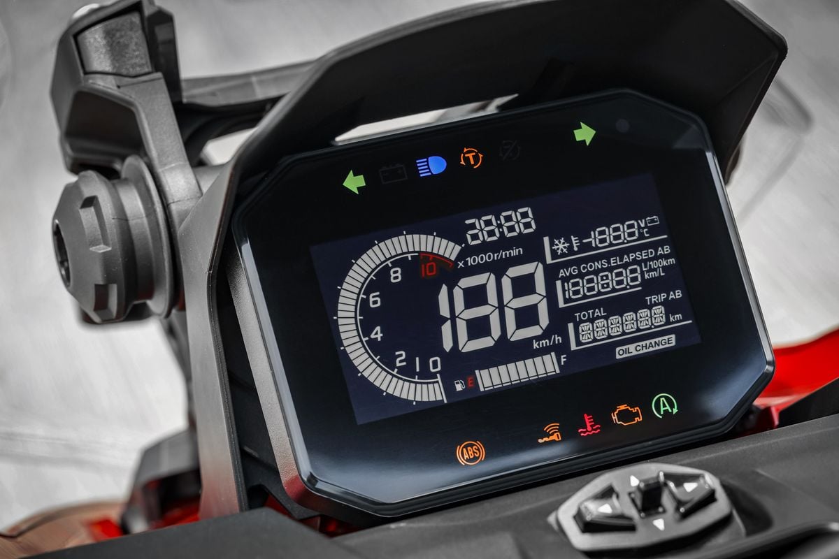 Honda ADV 160 2025: nova geração traz motor mais potente, além de ampla evolução técnica e estética