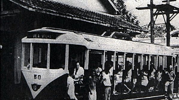 Jucutuquara nos acolheu. Finalmente, alugamos uma casa de esquina na Avenida dos Funcionários, ao lado da fábrica de tecidos, onde tínhamos um cachorro do coração
