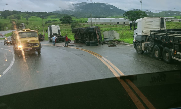 Acidente foi registrado na Rodovia ES-482 em Morro Grande, Cachoeiro de Itapemirim