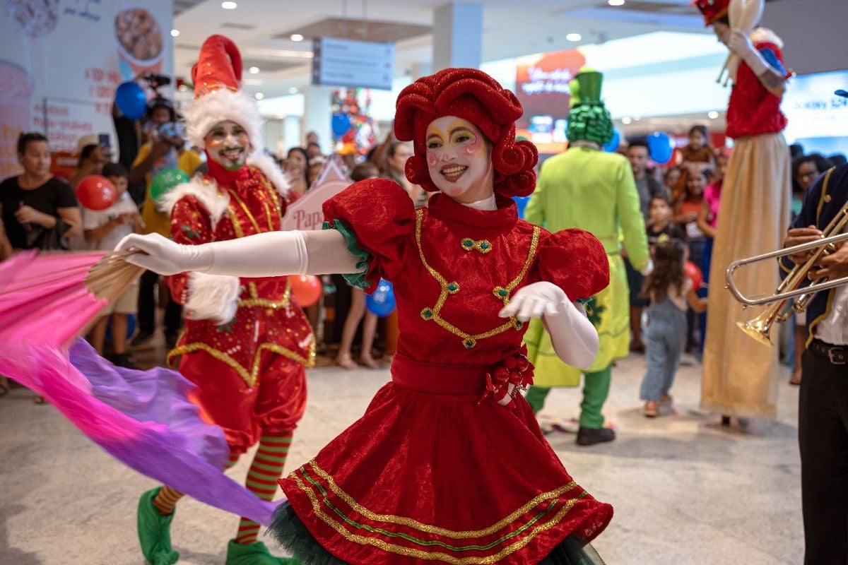 Teatro com temática natalina no Shopping Moxuara