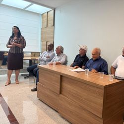 Ferraço anuncia a esposa e mais 14 nomes como secretários de Cachoeiro