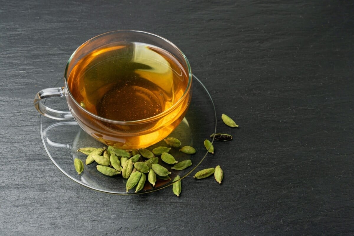 Chá de cardamomo (Imagem: Ermak Oksana | Shutterstock)