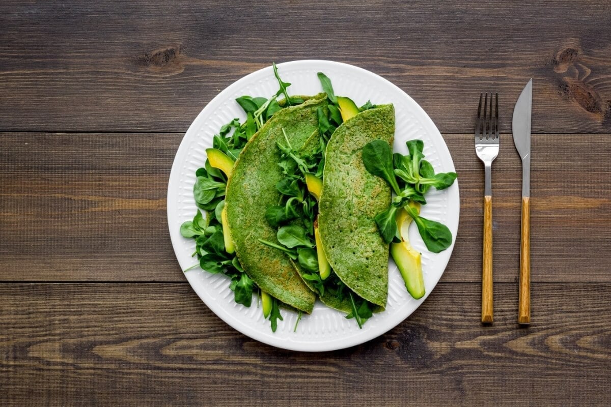 Panqueca de espinafre recheada (Imagem: 9dream studio | Shutterstock) 