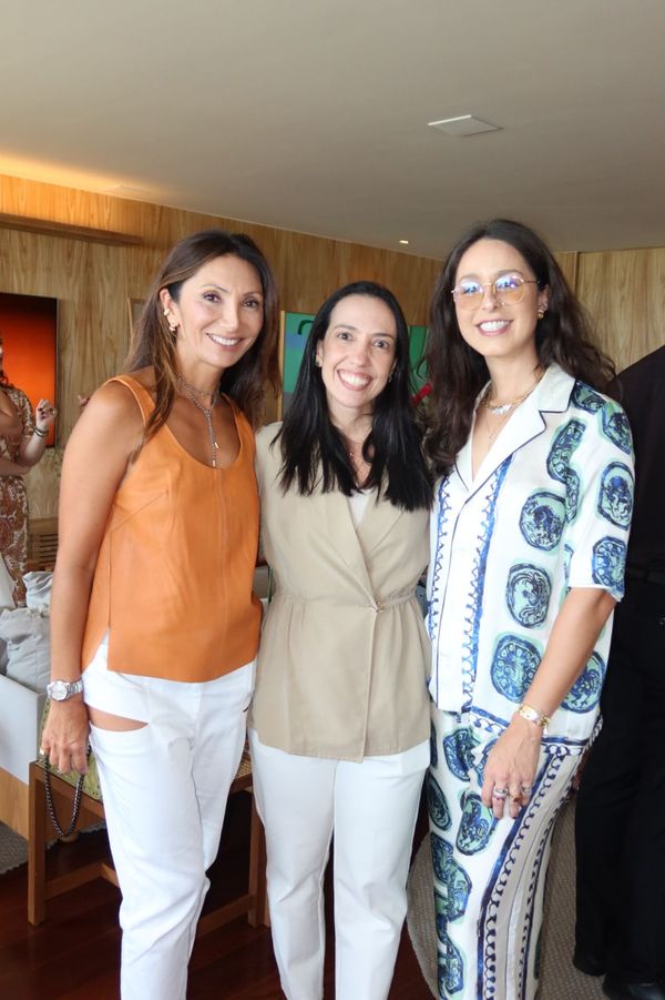 Kris Junqueira, Luna Ramaciotti, Julia Bastos