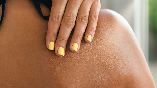 Talvez os afetos sejam mesmo o avesso da pele. Talvez seja de fato ali que o mundo interior se manifesta, no escancaro da superfície